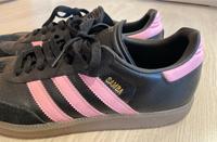 Adidas Sambas, Größe 41 1/3 in schwarz & pink Sachsen-Anhalt - Oebisfelde-Weferlingen Vorschau