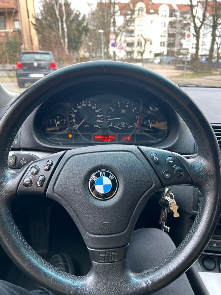 BMW 323i - in Stuttgart