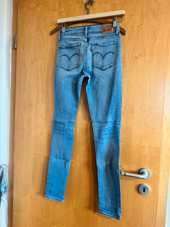 Levi‘s • 711 Skinny • W26 L32 • Jeans in Ditzingen