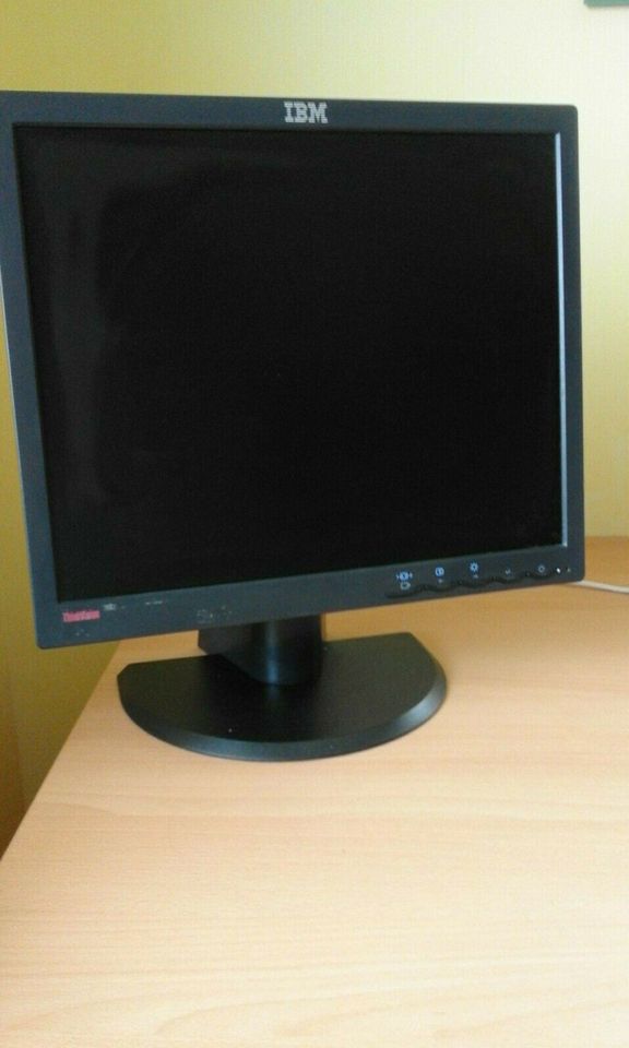 IBM Monitor 9417 - HB2 mit Monitor Stand gebraucht in Burglauer