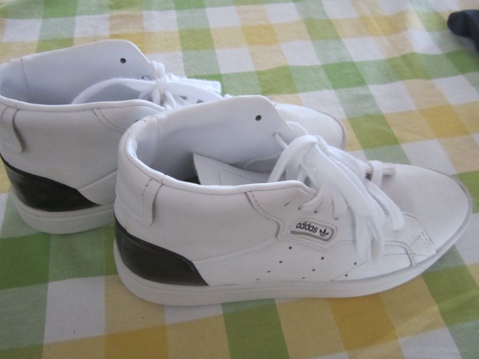 1 Paar hohe Adidas SLEEK MID W Sneaker weiß Gr. 37  1/3 in Dillingen (Saar)