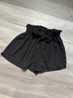 Schwarze Paperbag Shorts Niedersachsen - Lohne (Oldenburg) Vorschau