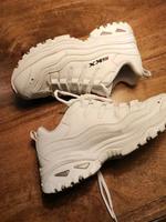 TOP- Skechers Sneaker 39 Energy weiß Timeless Vision Nordrhein-Westfalen - Wenden Vorschau