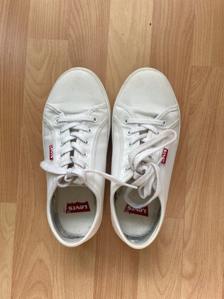 Sneaker weiß, Plateau - Levi‘s (36) in München