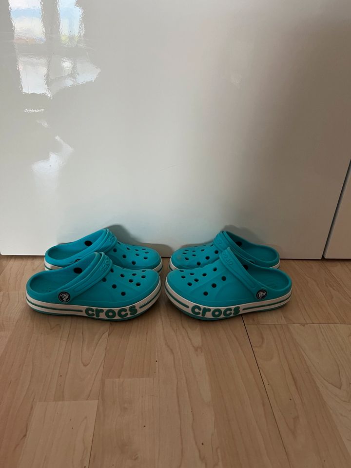 Crocs türkis Zwillinge in Wenden