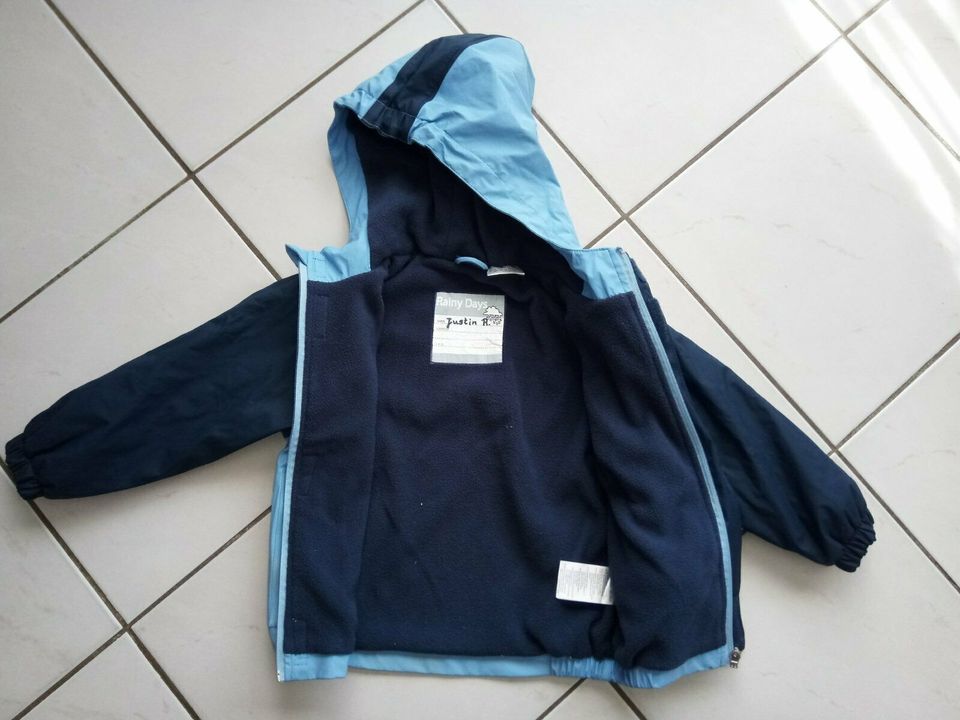 Gefütterte blaue Regenjacke Gr. 98/104 von Lupilu in Wingst