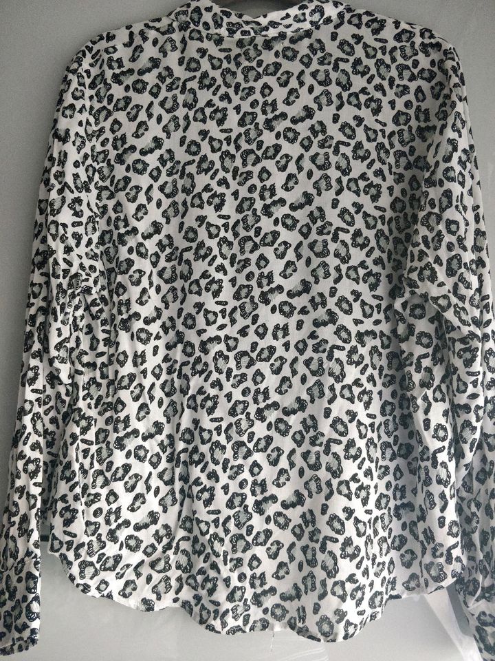 Damen Bluse mit Print Gr.44. in Bielefeld