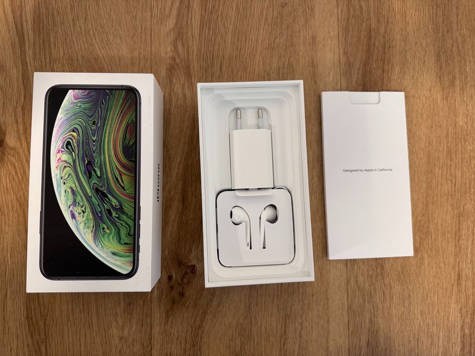 iPhone Xs 256 GB • Schwarz • OVP • neue Kopfhörer & Ladekabel in Kerpen