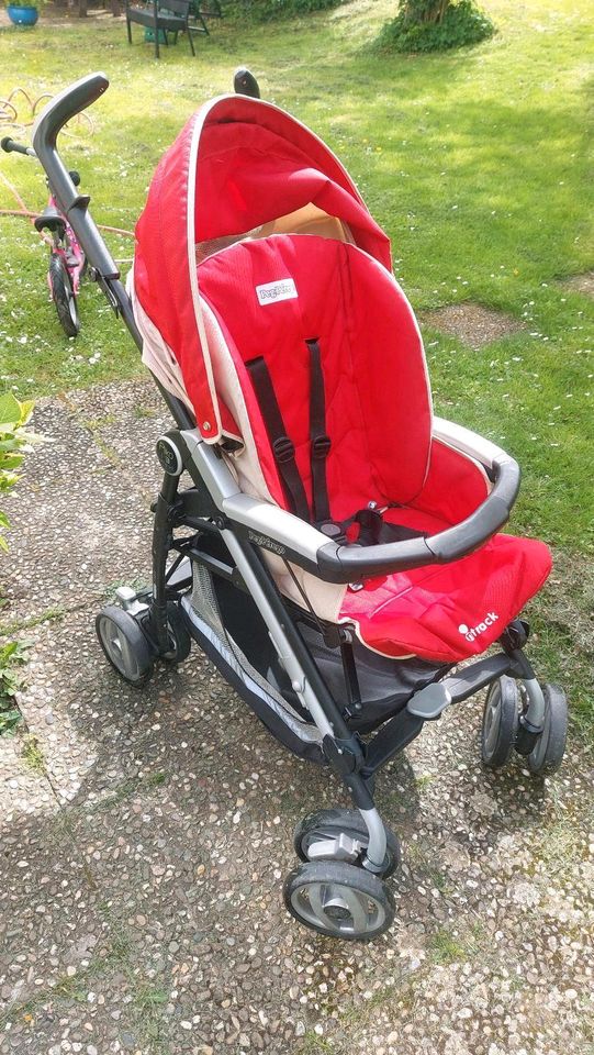 Buggy von Peg-Pérego Pliko P3 Compact mit passendem Regenverdeck in Friedberg (Hessen)