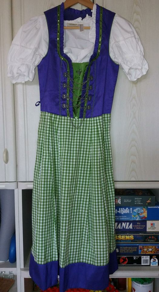 Dirndl grün lila mit Bluse und Schürze in Mainbernheim