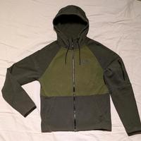 Nike Kapuzenjacke Sweatjacke Gr. S grün Hessen - Dietzenbach Vorschau