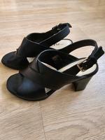 Leder Sandalen mit Absatz, Größe 38 Hessen - Söhrewald Vorschau