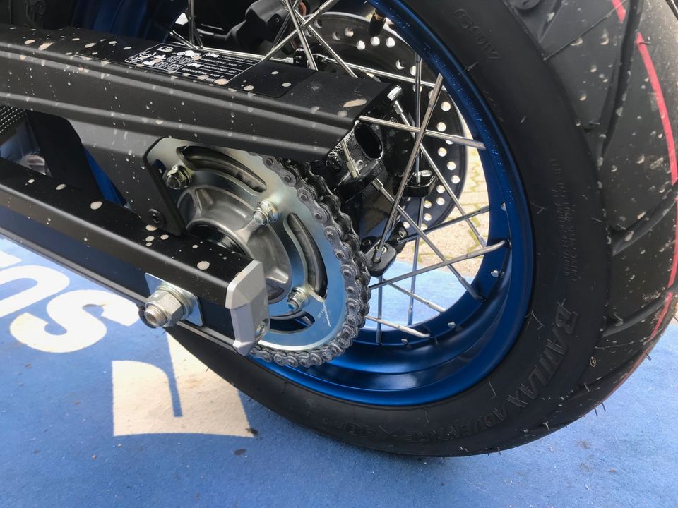 Böwadt-und-Hansen-181-Suzuki-DL-650-V-Strom-weiss-blau in Handewitt