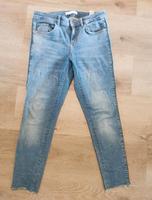 Zara Jeans Hose blau Used Optik mit grünen Streifen Gr.40 Bayern - Ebermannstadt Vorschau
