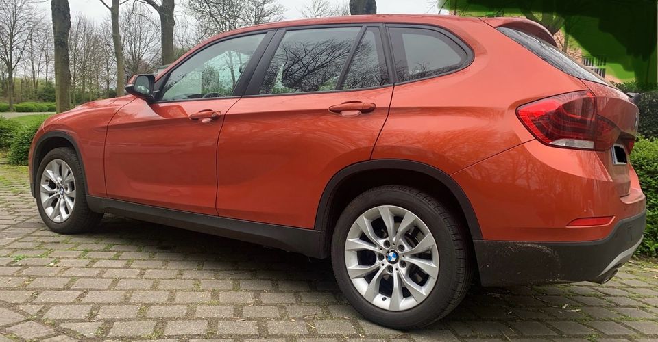 BMW X1 18d sDrive. Facelift! Navi, Panorama,Vollausstatt.Scheckh. in Meerbusch