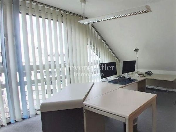 Ganz oben Büro mit POTENTIAL in Nürnberg (Mittelfr)