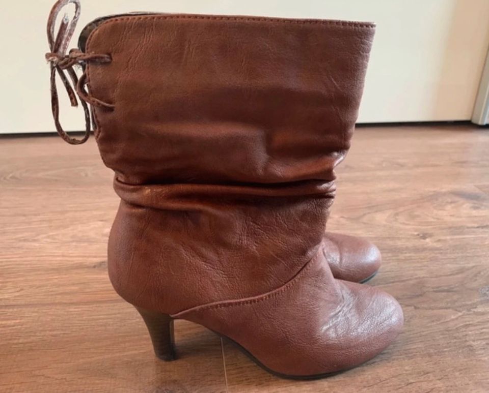 Absatz Stiefelette braun cognac Schleife h&m graceland in Barmstedt