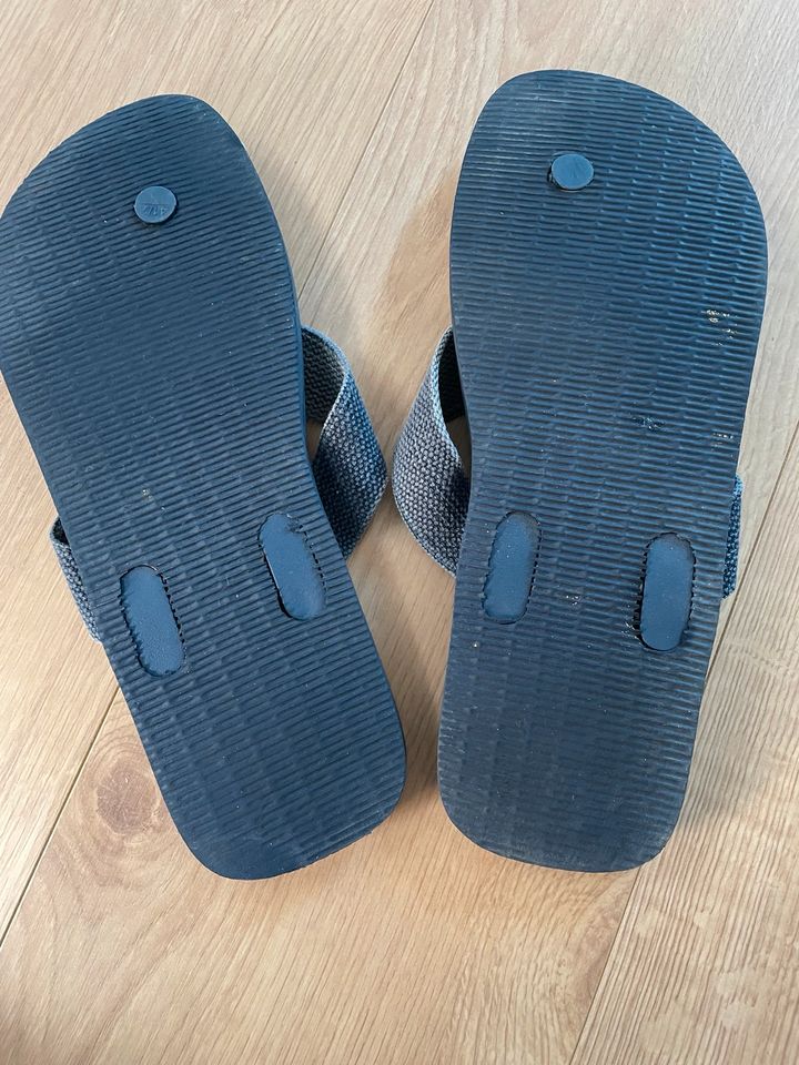 Havaianas Zehentrenner Herren Blau EU 43/44 neuwertig in Berlin