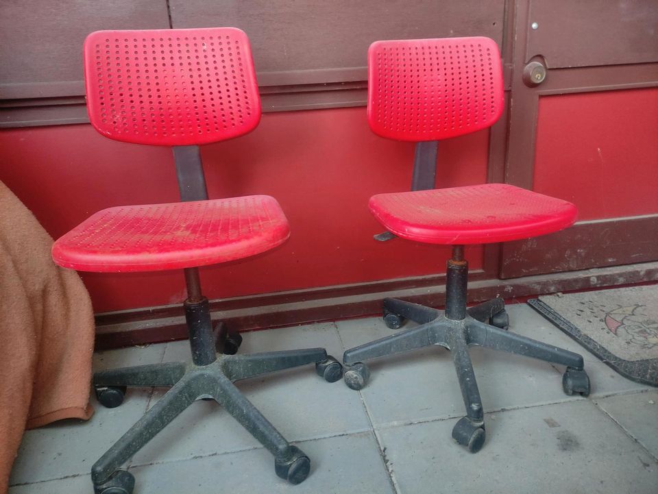 2 Stück  Rote Büro Stühle Günstig Abzugeben in Hamburg