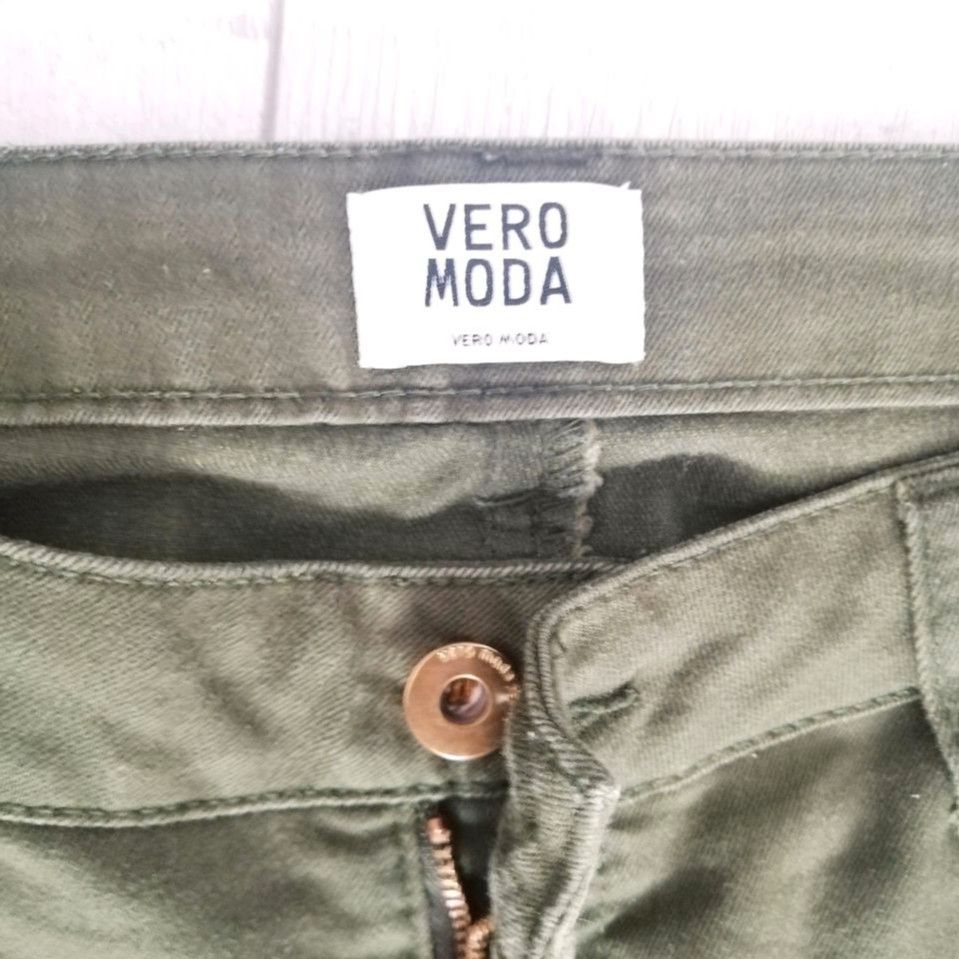 Grüne Hose (Jeans, Vero Moda, W28/L32) in Moorrege