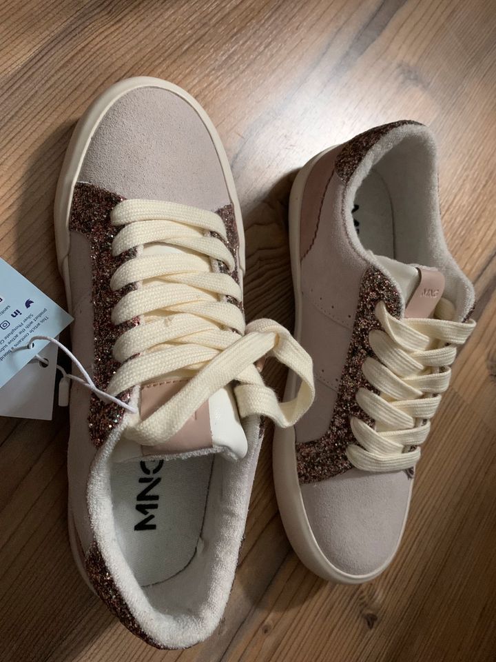 NEU Leder Sneaker mit Glitzerdetails Gr 37 Mango in Naunhof