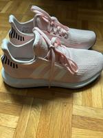 Adidas Turnschuhe Sneaker Swift Run Größe 40 NEU Bayern - Bad Neustadt a.d. Saale Vorschau
