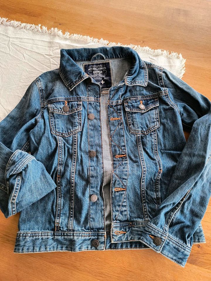 Jeansjacke h&m 158 in Neustadt/Harz