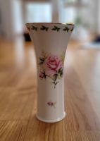 Vintage Vase weiß mit pinken Rosen Landhaus Sachsen - Radebeul Vorschau