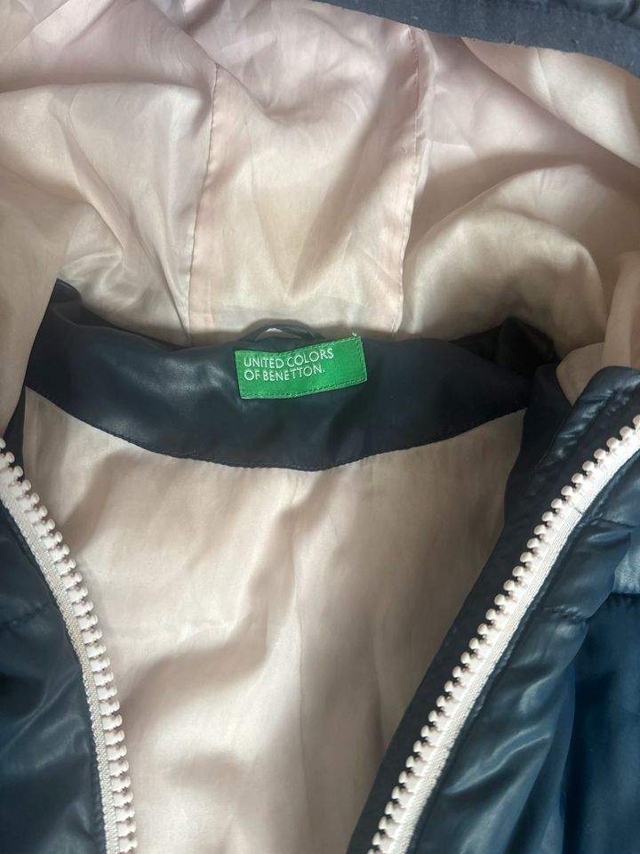 Kinder Mädchen Steppjacke blau von Benetton in Frankfurt am Main