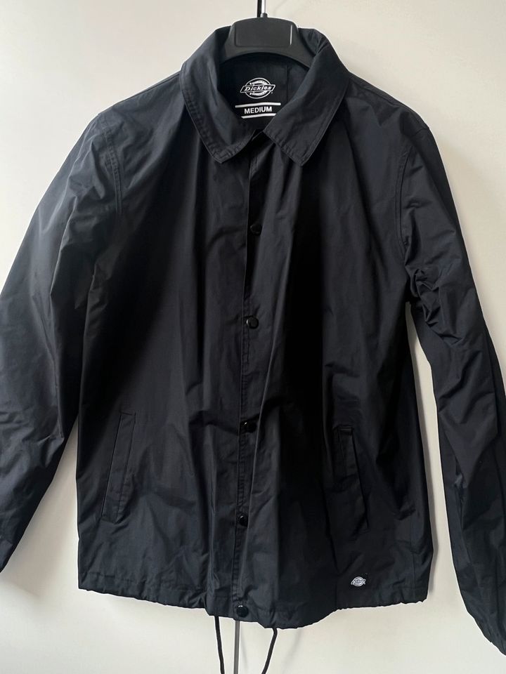 Wie neu! Dickies Jacke Medium Gr. M Herren schwarz in Berlin