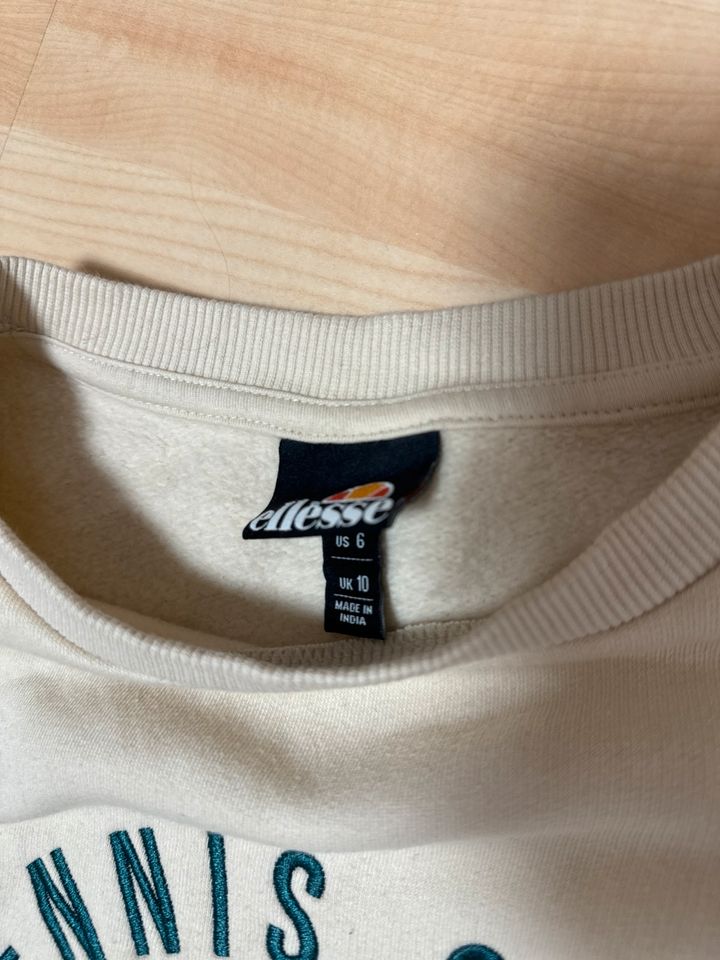 vintage beigen Ellesse Pulli in Villingen-Schwenningen