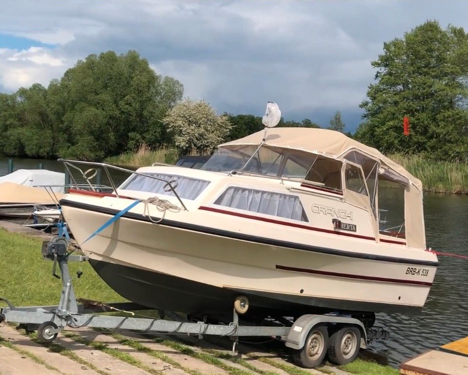 Kajütboot / Motorboot mit Trailer in Ketzin/Havel