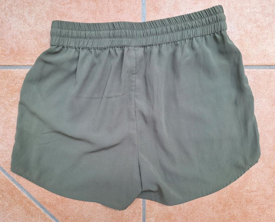 Shorts, kurze Hose, v. Only, Gr. 38, khaki in Aßling