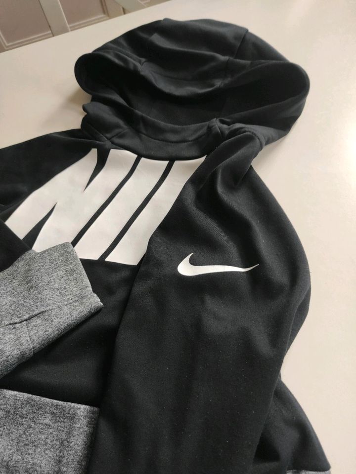 Nike dry- fit Sweatshirt Größe 128 in Essen