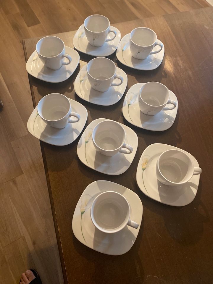 9 Kaffeetassen mit Unterteller in Ravensburg