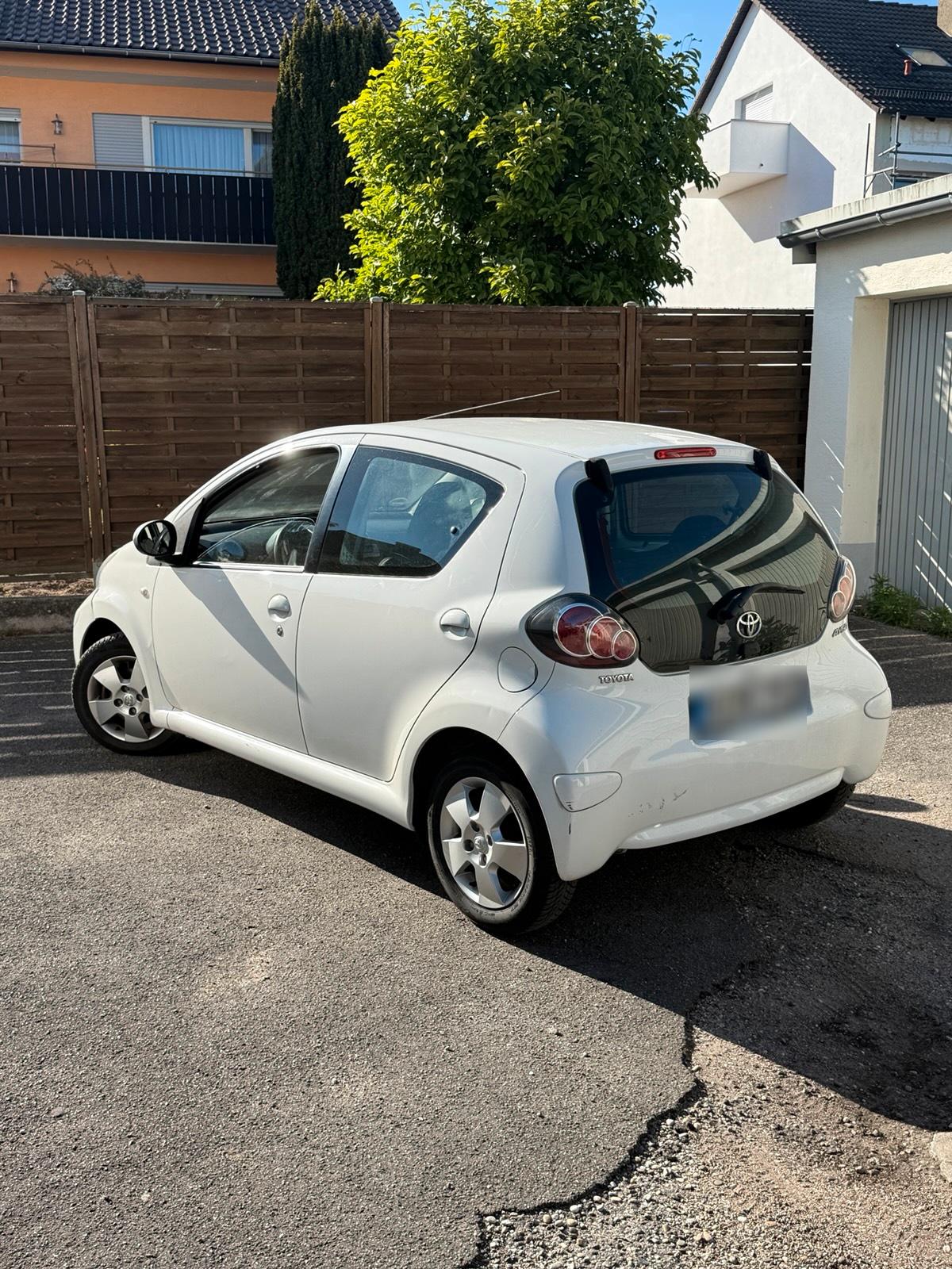 Abbildung des Autos Toyota Aygo - TüV 02&#x2…