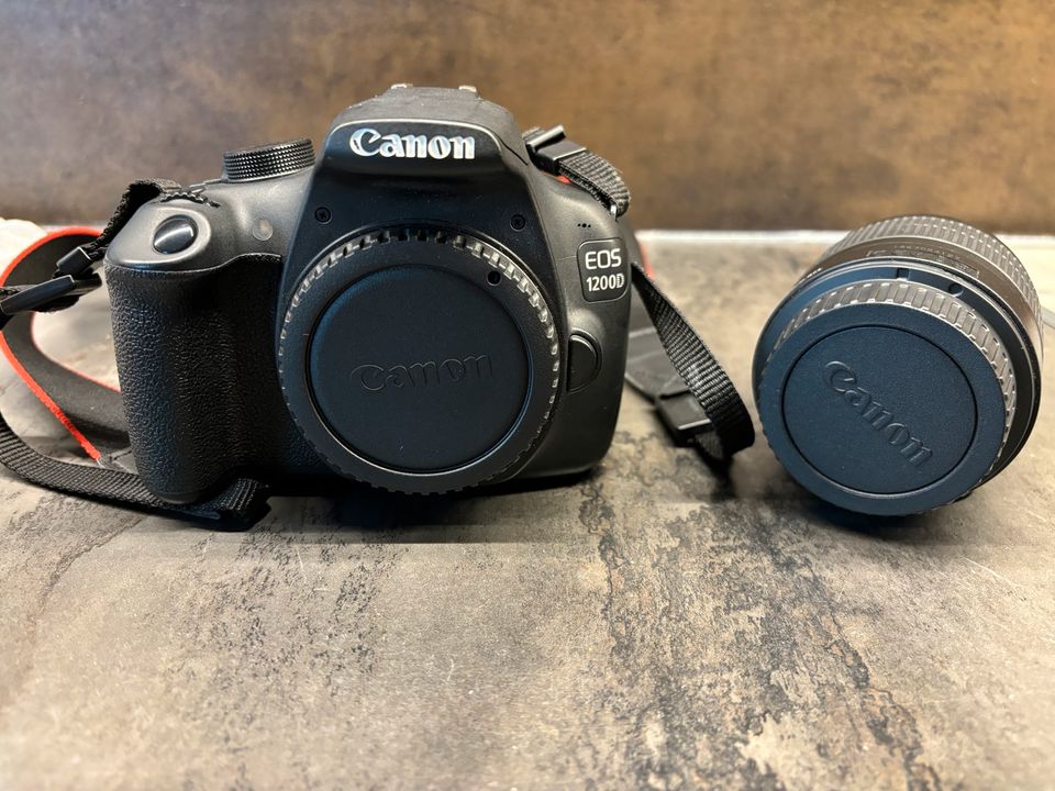 Canon EOS 1200D Kamera Kit mit EF-S 18-55 III Objektiv gebraucht in Essen