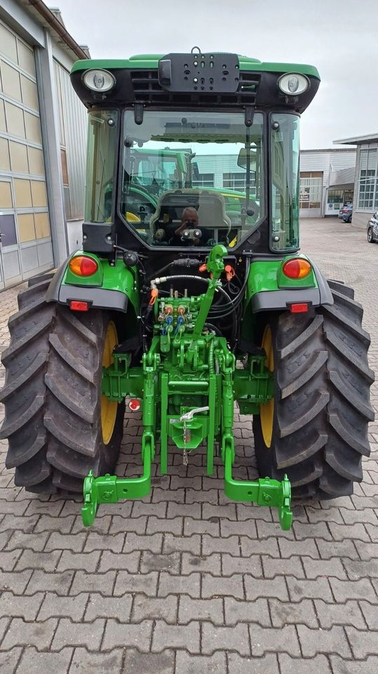 JOHN DEERE 5075GF Traktor Plantagentraktor Hopfenbau Weinbau in Wolnzach