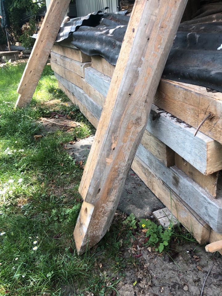 Dachbalken Pfetten Bauholz trocken, alt und neu in Mainz