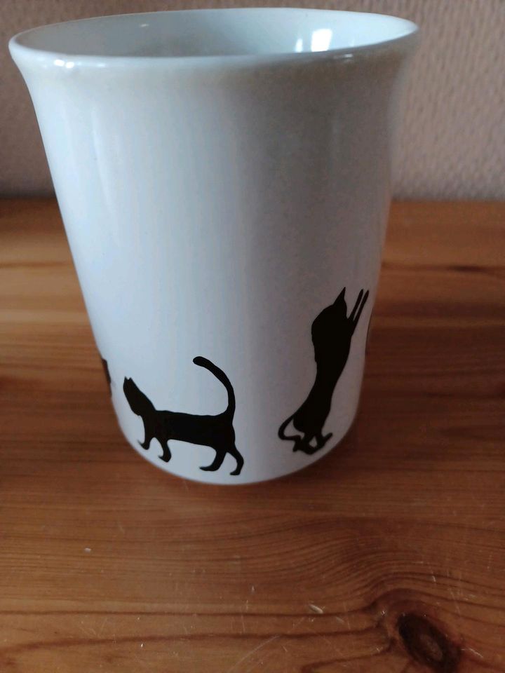 Tassen / Kaffeebecher / Teebecher mit Katzenmotiv in Neudorf-Bornstein