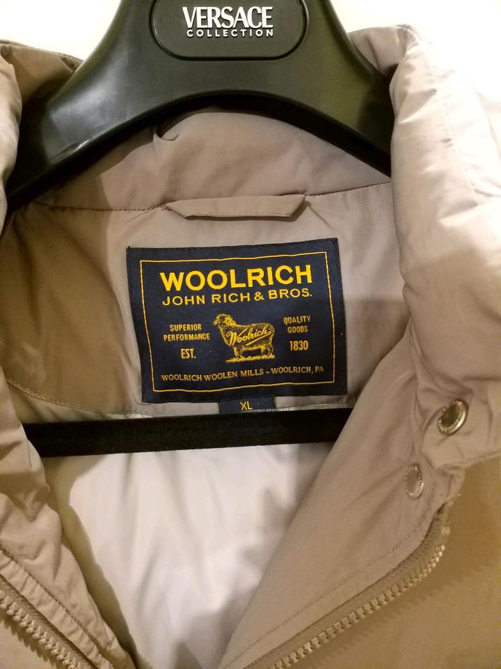 WOOLRICH ORIGINAL Damen Daunenjacke mit Echtfellbesatz gr. 42(XL) in Neuenstadt