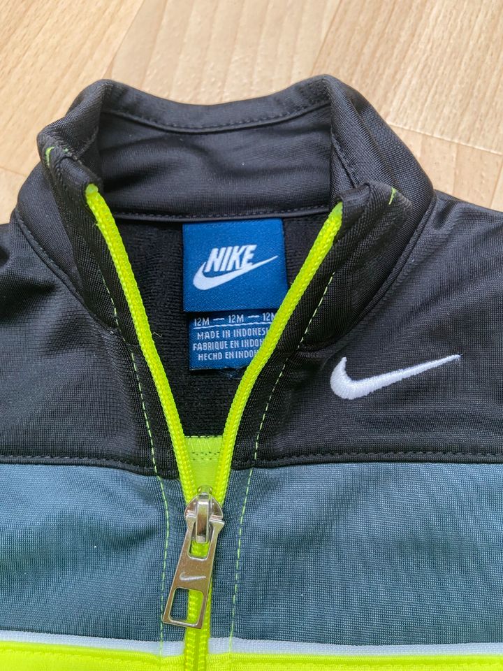 Sport Set  (Hose und Jacke) von Nike in Zossen