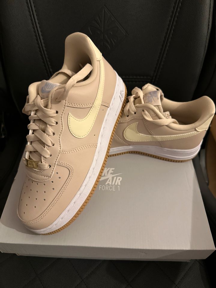 Nike Air Force 1 07 beige neuwertig 37.5 in Düsseldorf