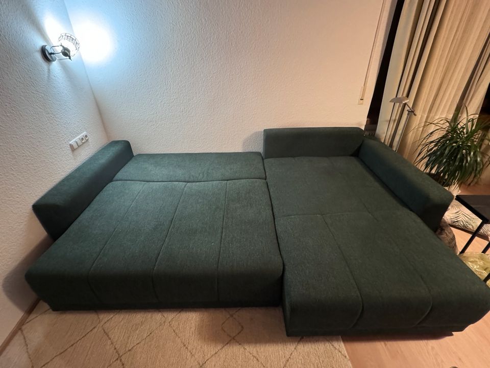 Sofa, Wohnlandschaft, grün+ Kissen   285x183x68 in Seeheim-Jugenheim