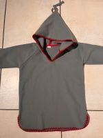 Fleece Hoody Haus Poncho Grau Rot Gr. 128 Baden-Württemberg - Wendlingen am Neckar Vorschau