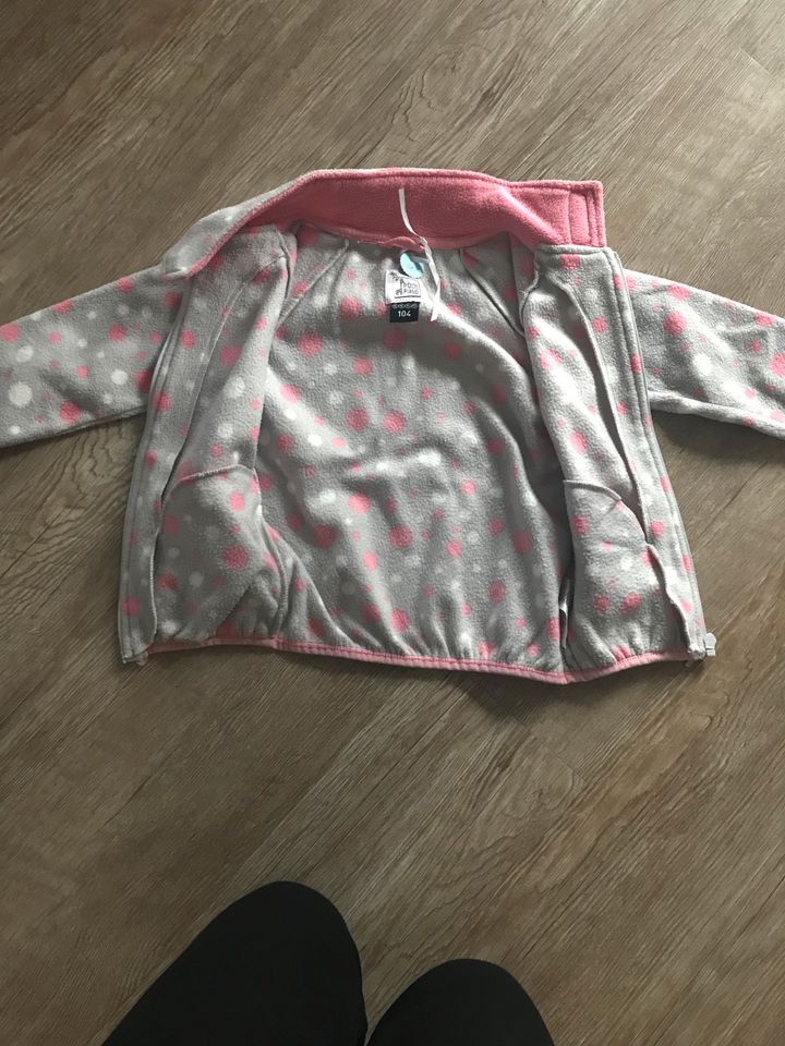 Poco Piano Fleecejacke Gr. 104 grau*rosa Punkte in Hildesheim