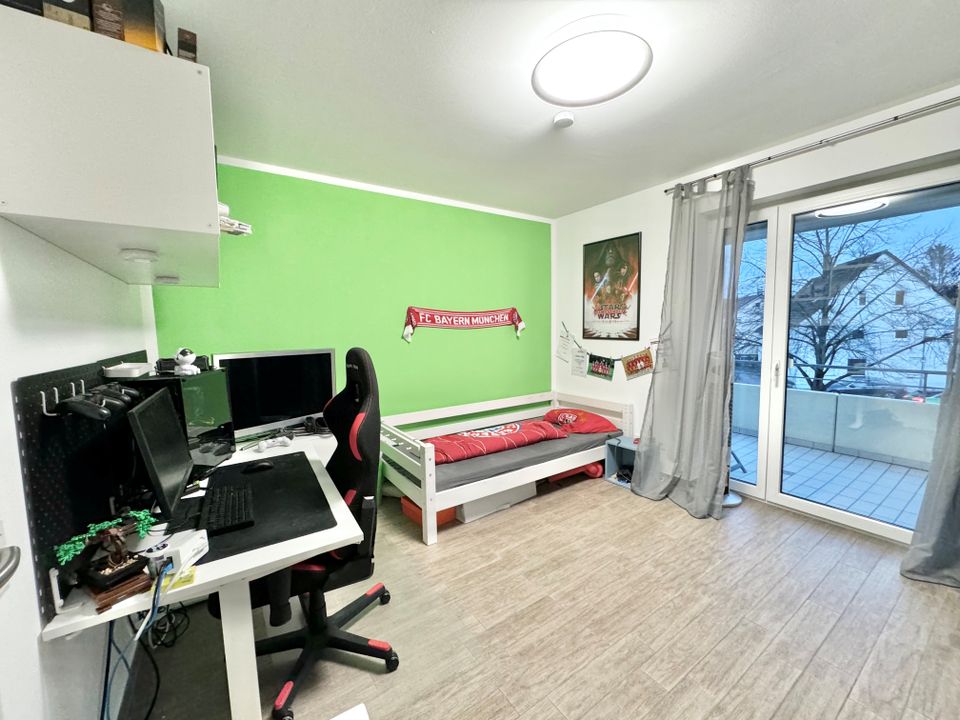 Neuwertige 4 1/2 Zimmer Wohnung mit zwei Balkonen und einem TG- Stellplätze! in Murr Württemberg