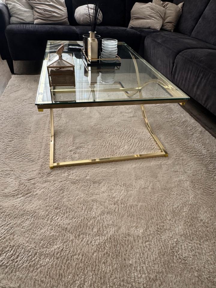 Eleganter Couchtisch mit Glasplatte & Goldgestell – 120x70x42 cm in Hamburg