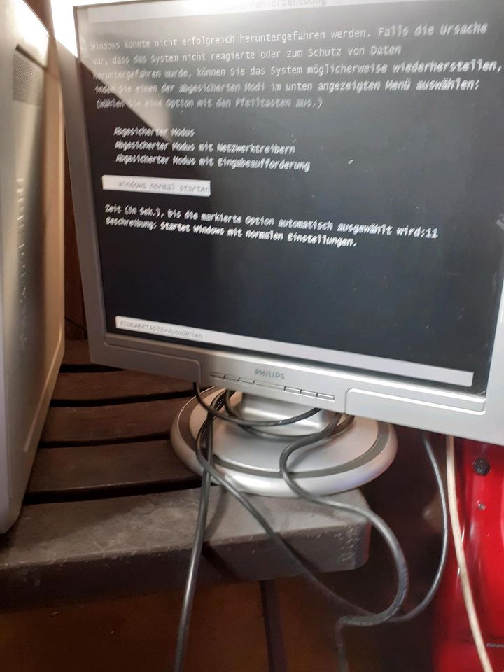 PC GERÄTE MIT MONITOR SIND SEHR GUT ERHALTEN in Weyhe