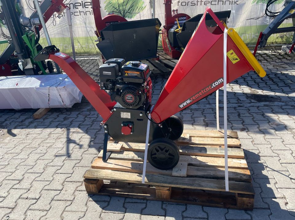 Benzinhäcksler 6,5 PS Häcksler bis 5cm Traktor Hacker Garten in Bayern